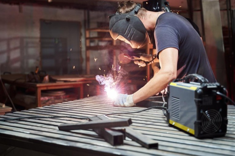 Fabrication du métal à Dampierre-les-Bois : expertise et sur-mesure